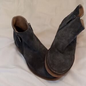 Italeau Women's Size 8.5 Genuine Leather Weatherproof Gray Ankle Boots. Comfy